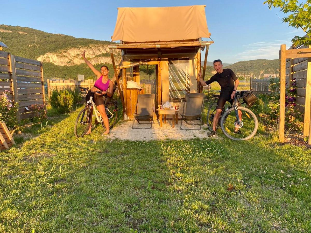 Les Lodges De La Viarhona - Tentes Lodges Virignin Zewnętrze zdjęcie
